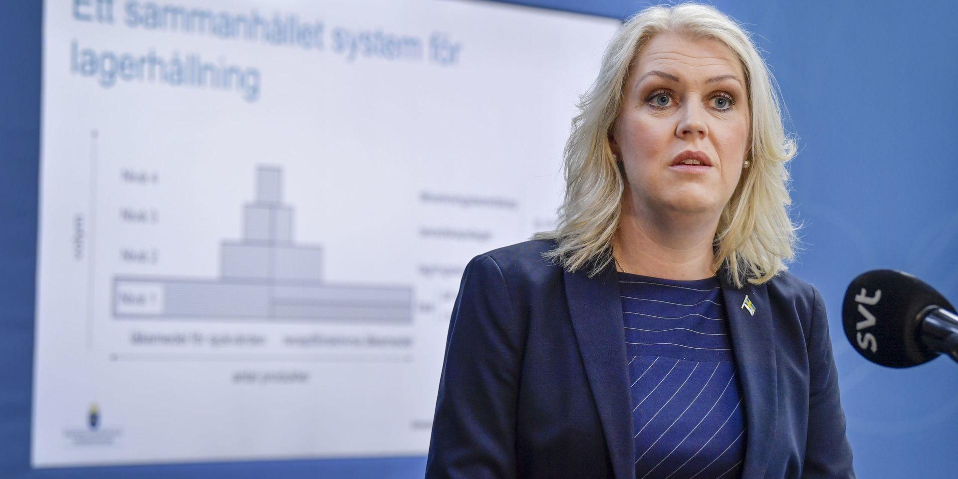 Socialminister Lena Hallengren och regeringen lyssnade på kritiken, och ändrade sig.