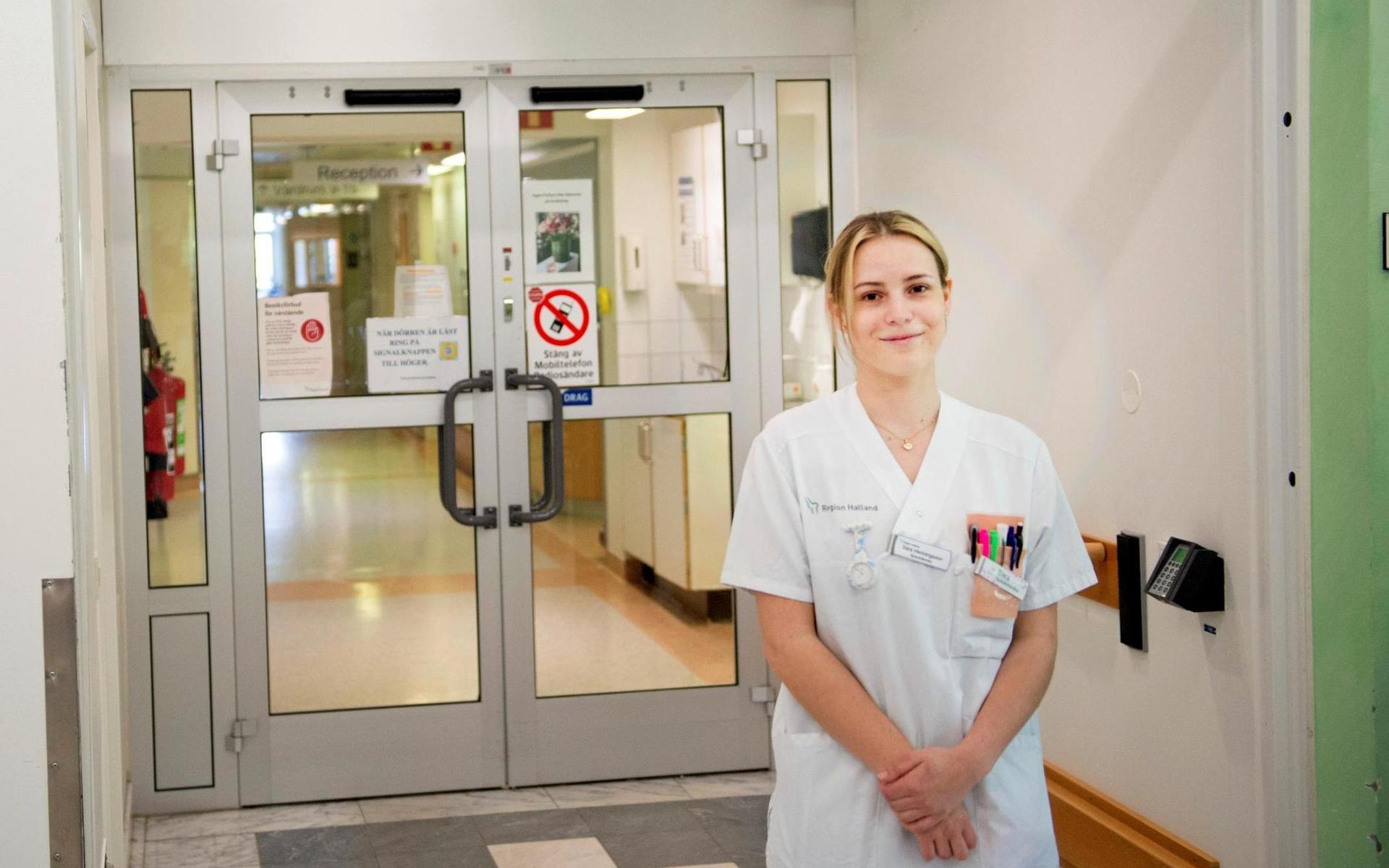 På avdelning 61 jobbar en sjuksköterska och en undersköterska i ett team för att ta hand om sex eller sju patienter. De mer erfarna sjuksköterskorna har varit ett stort stöd berättar Sara.