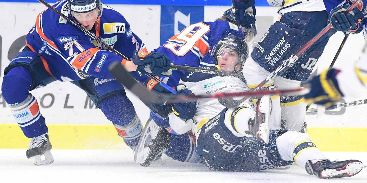 Växjö och Filip Cederqvist (till vänster) besegrade Isac Brännströms HV71 i SHL-ishockeyn.