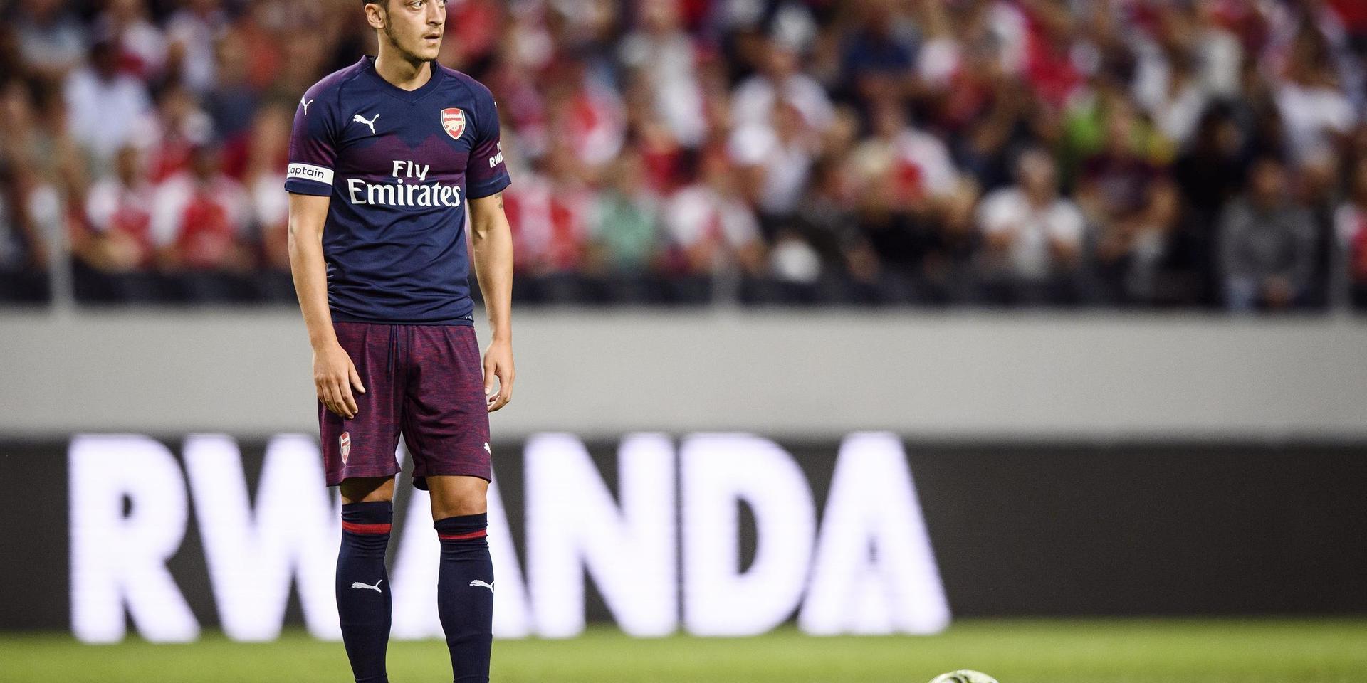 Mesut Özil lämnar Arsenal för Fenerbahce.