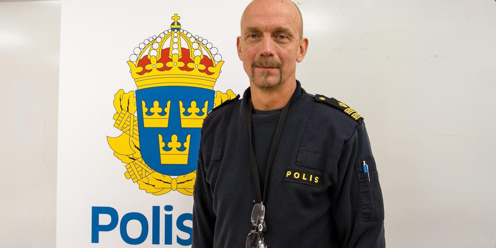 Krister Adolfsson vill inte berätta i vilken omfattning polisen övervakar Vallås med drönare.
