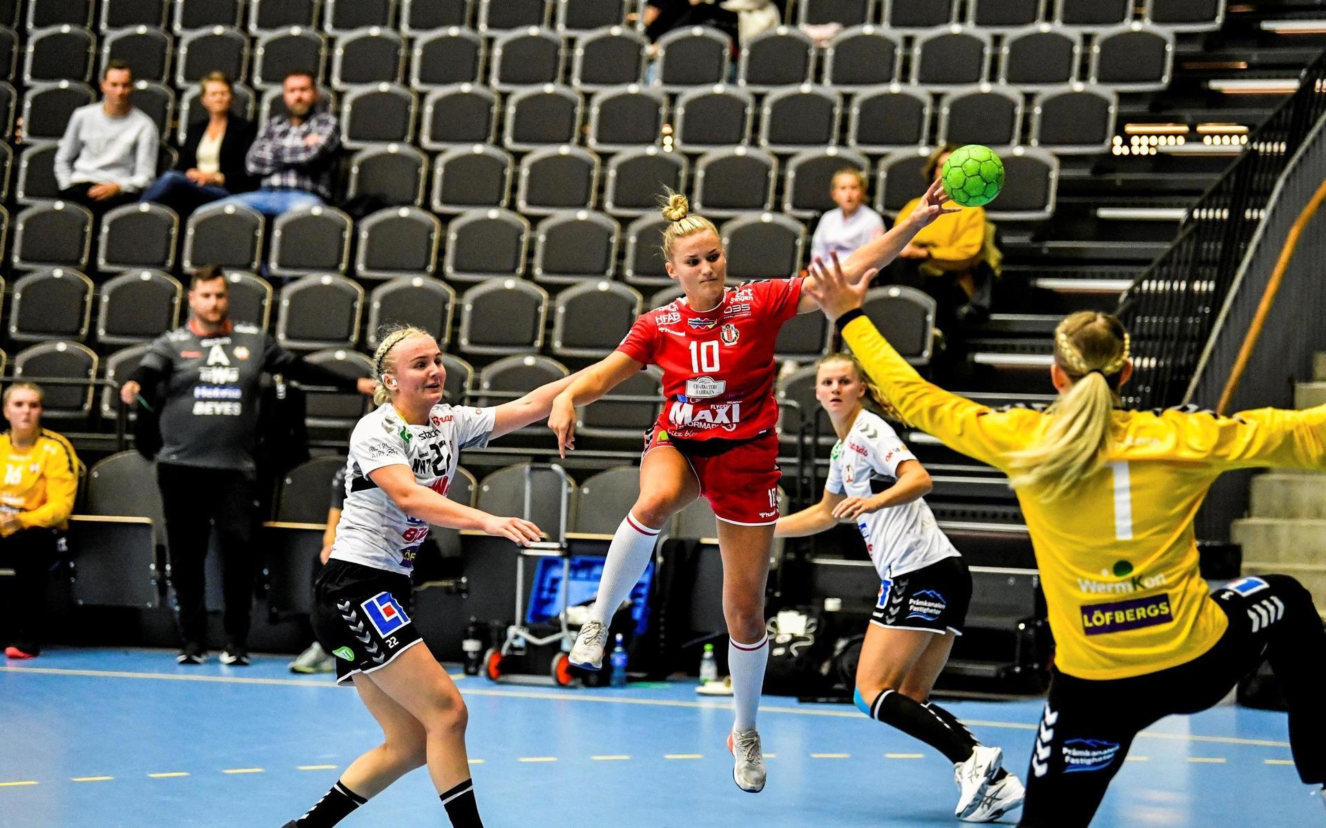 Amanda Kullenberg i aktion för Drott i division 1 i höstas. Bild: Roger Larsson/arki