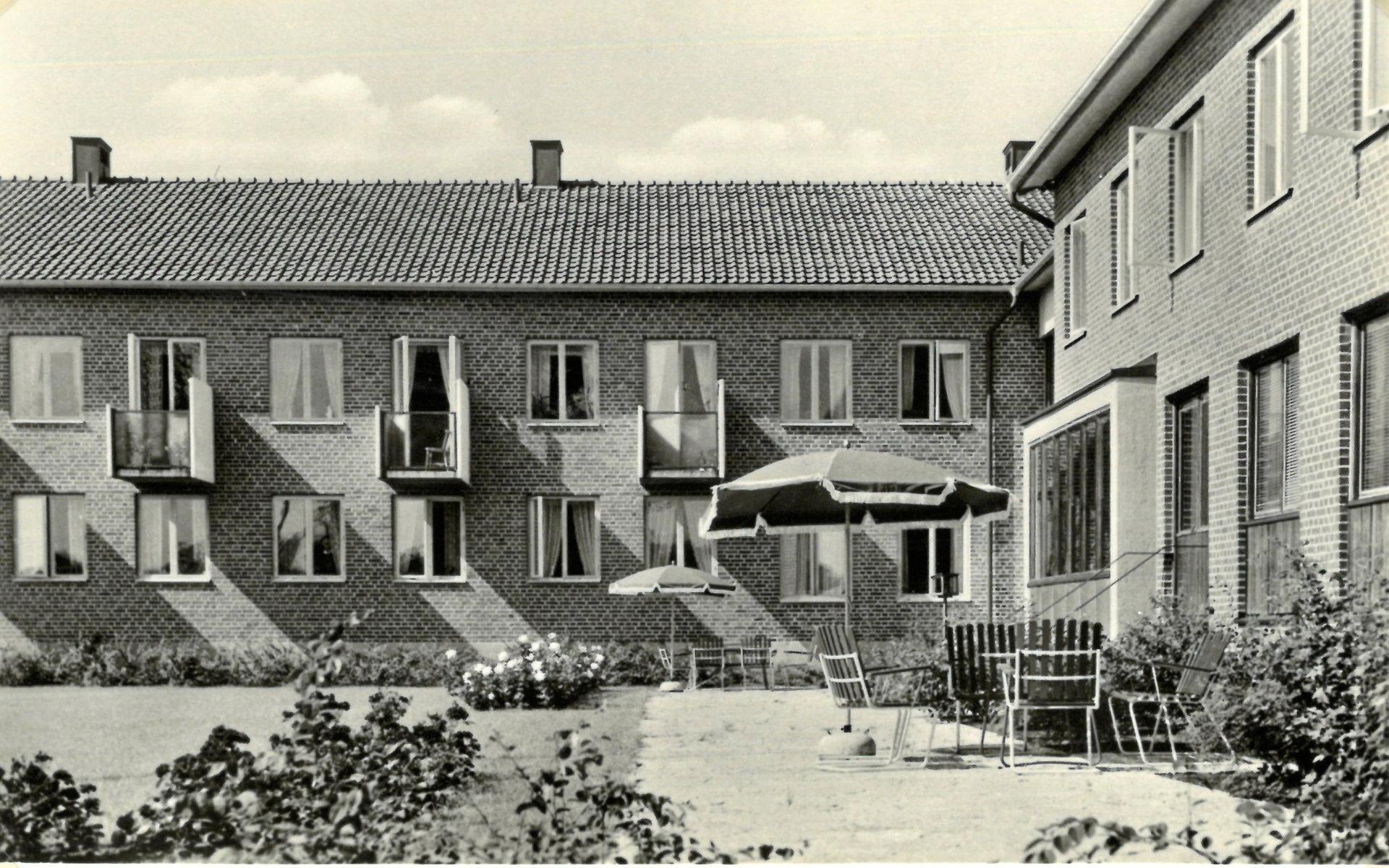 Västersol invigdes den 5 juni 1956. Då fanns det 28 enskilda rum och två dubbelrum, matsal och flera sällskapsrum – samt boende för sex anställda. 