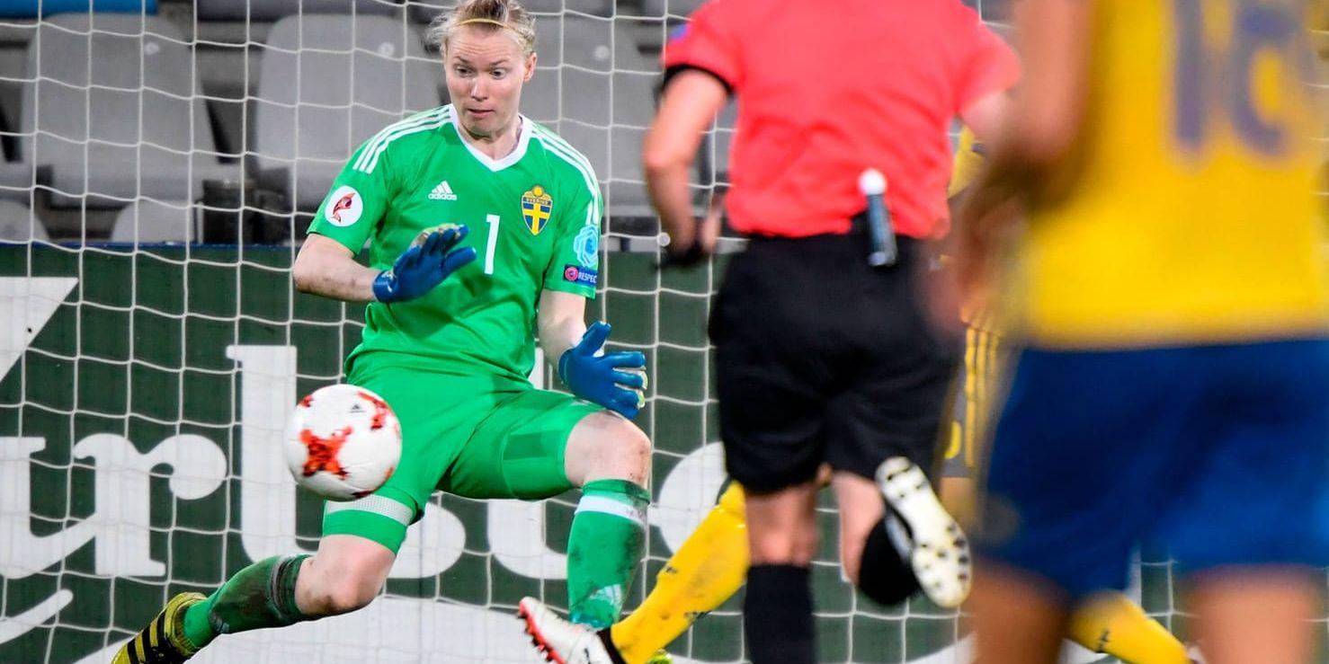 Sveriges målvakt Hedvig Lindahl fick släppa tre bollar förbi sig mot Italien.