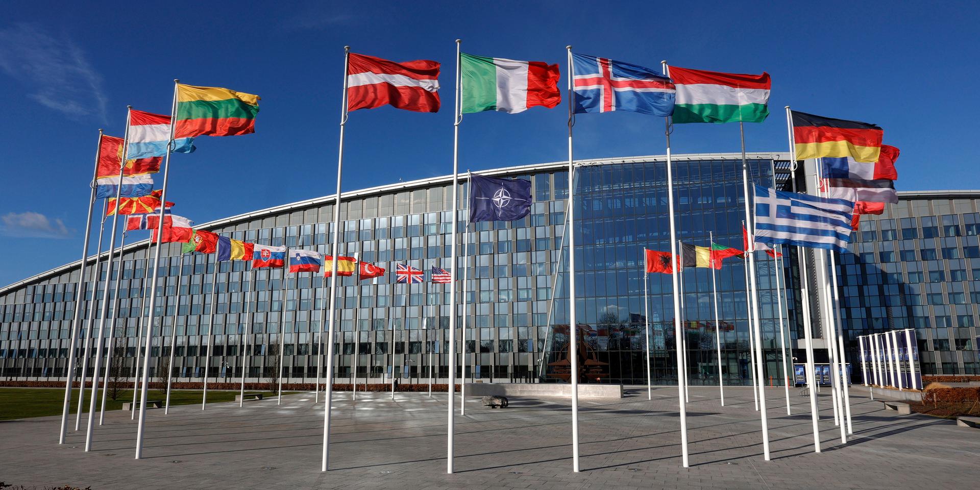 Medlemmar. Flaggor vajar utanför Natos högkvarter i Bryssel.