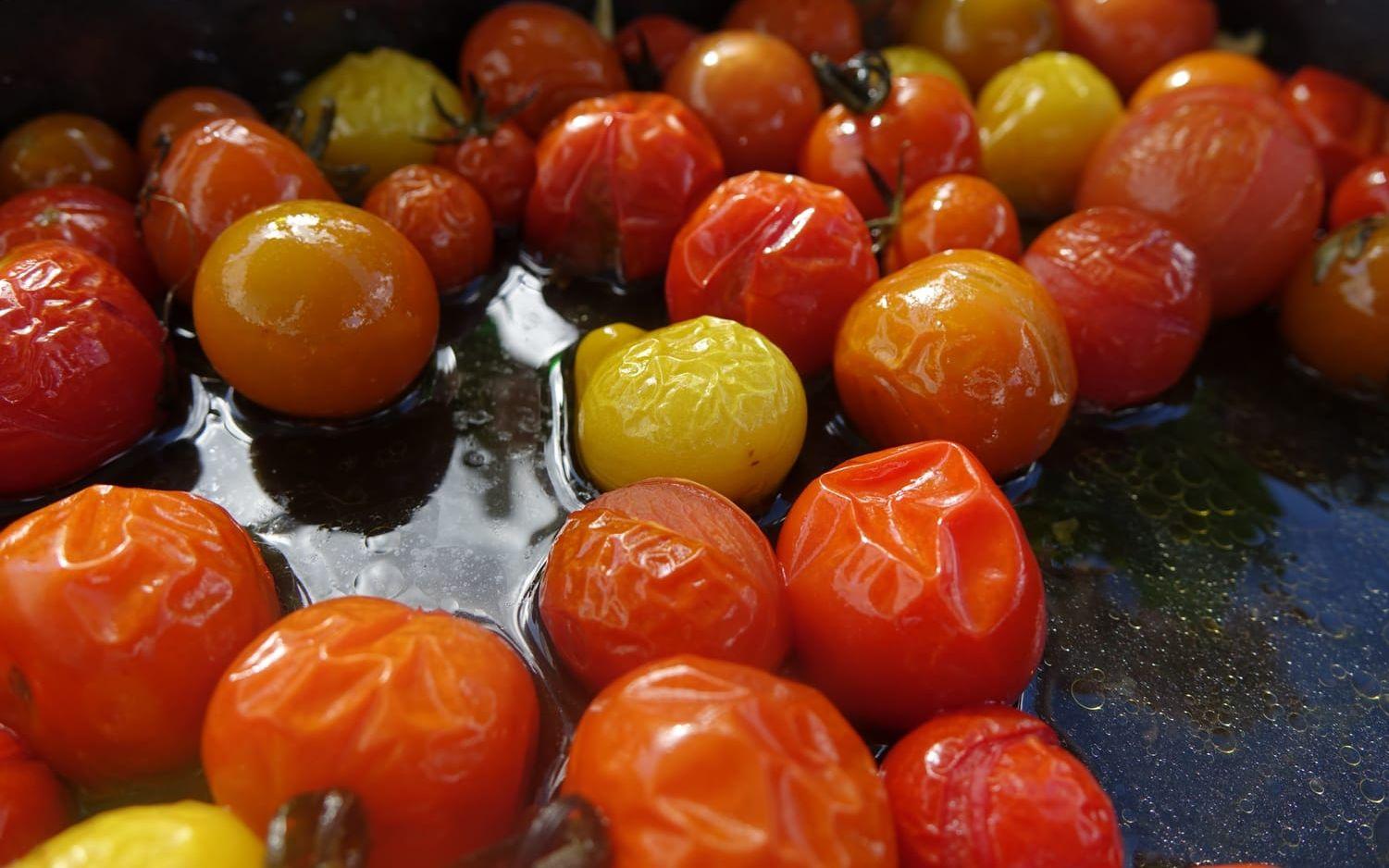 Sommarminnen. Snart åker tomaterna ner i glasburken och sommaren har med ens förlängts några veckor.