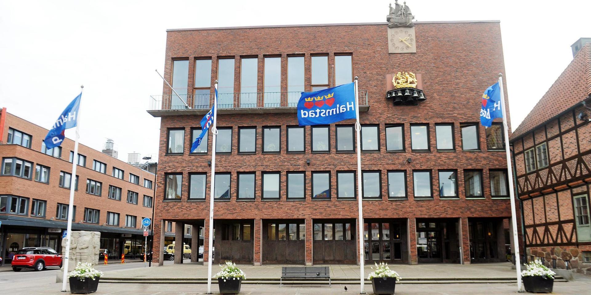 Hoten mot politiker och tjänstemän i Halmstads kommun har nu polisanmälts.