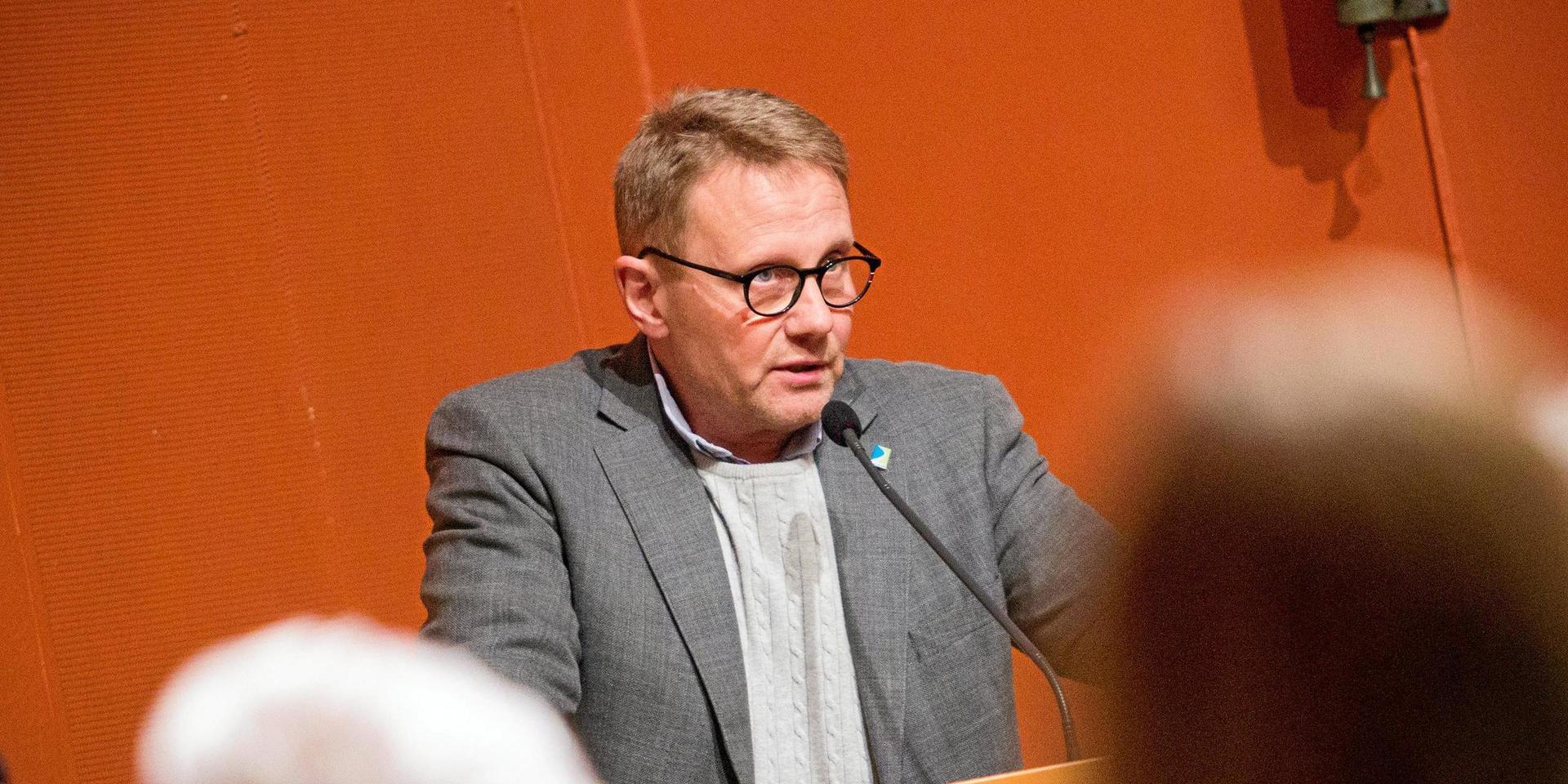 Erling Cronqvist (C) har ändrat sig om varannantimmestrafiken på Markarydsbanan.