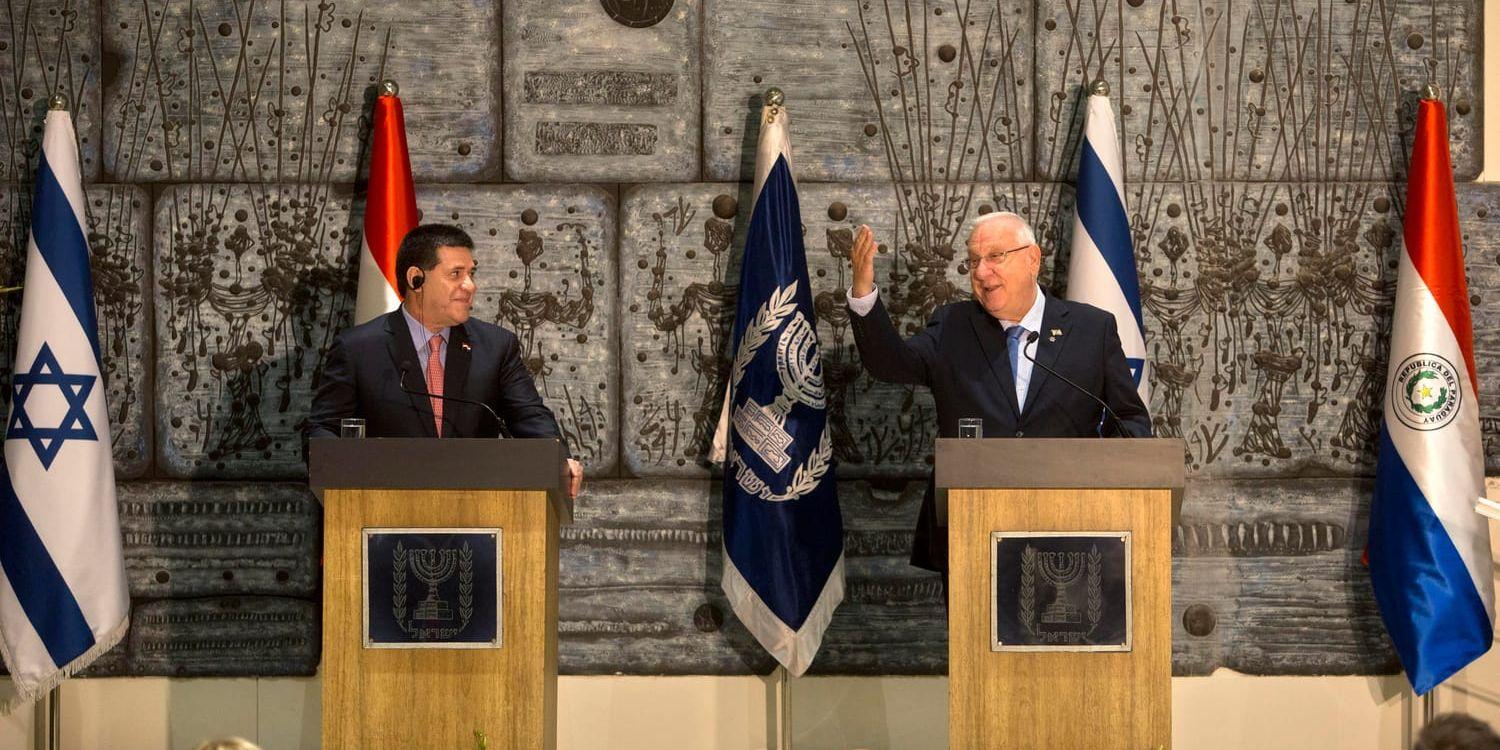 Paraguays president Horacio Cartes, till vänster, och Israels president Reuven Rivlin under en presskonferens i Jerusalem sommaren 2016. Arkivbild.