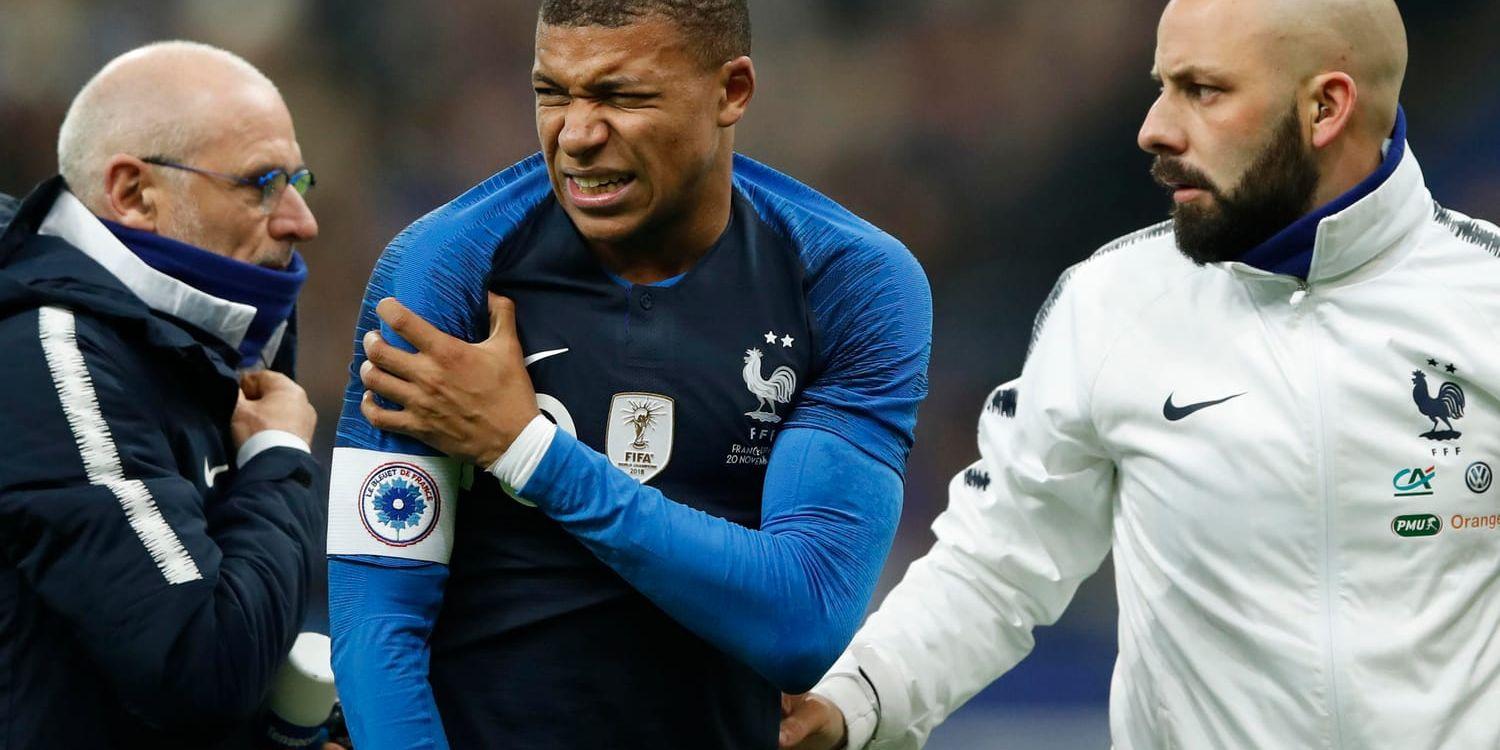 Kylian Mbappé gjorde illa axeln i Frankrikes landskamp mot Uruguay. Även hans PSG-kollega Neymar skadades i en landskamp.