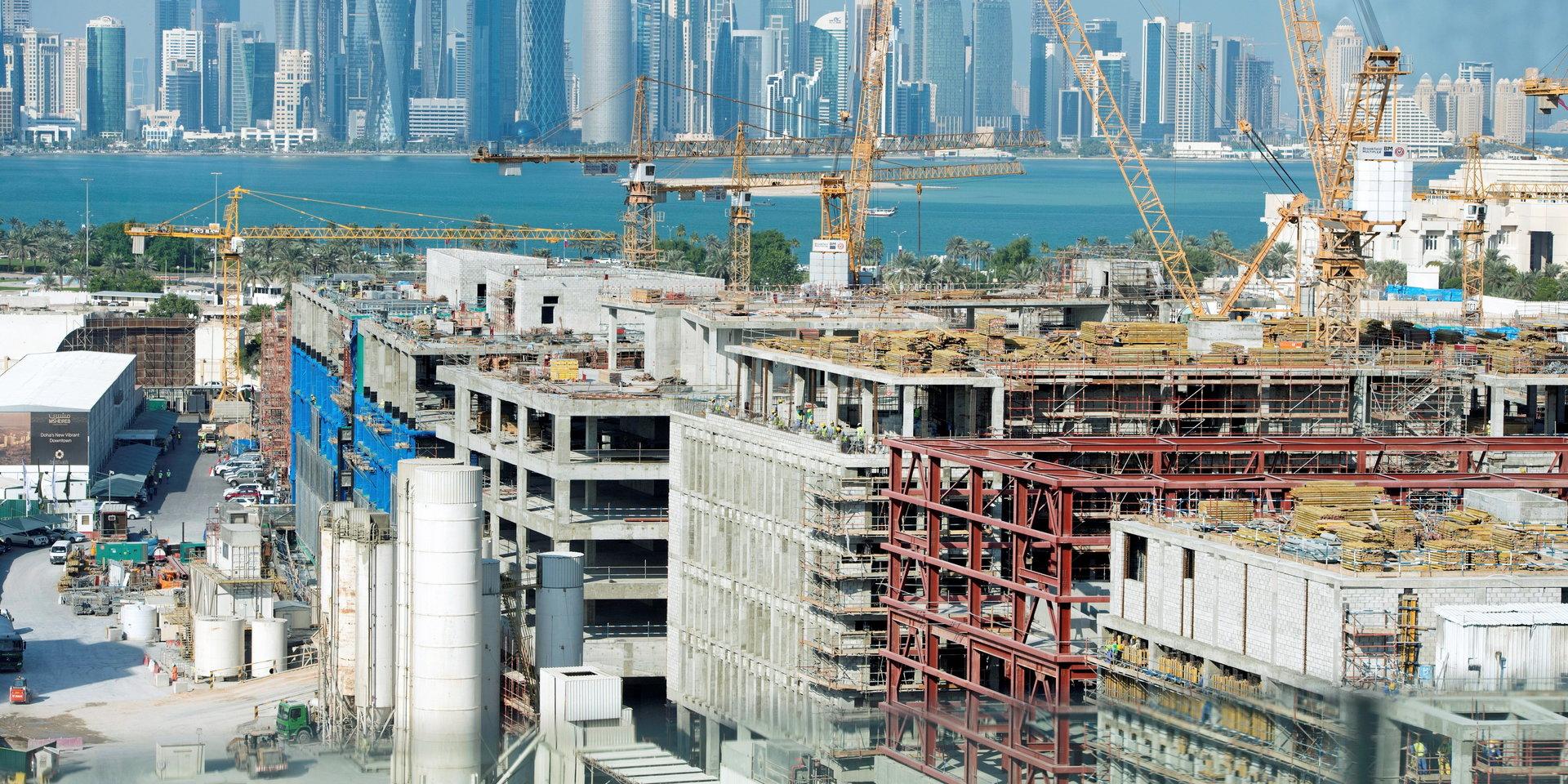 Fotbolls-VM 2022 arrangeras i Qatar. Situationen för gästarbetare tas upp i insändaren. Bilden är från 2014.