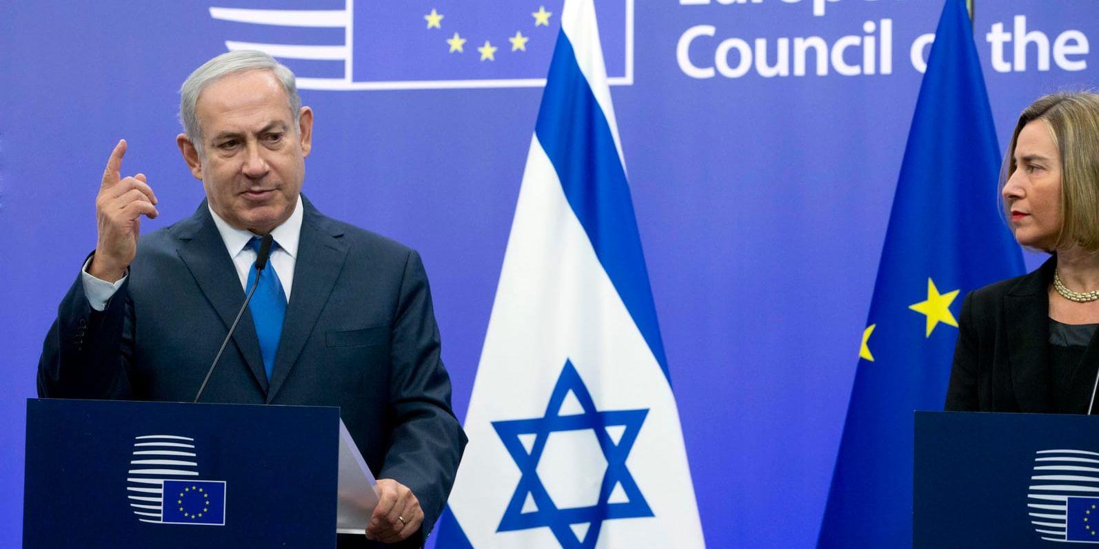 Israels premiärminister Benjamin Netanyahu tillsammans med EU:s utrikeschef Federica Mogherini i Bryssel.