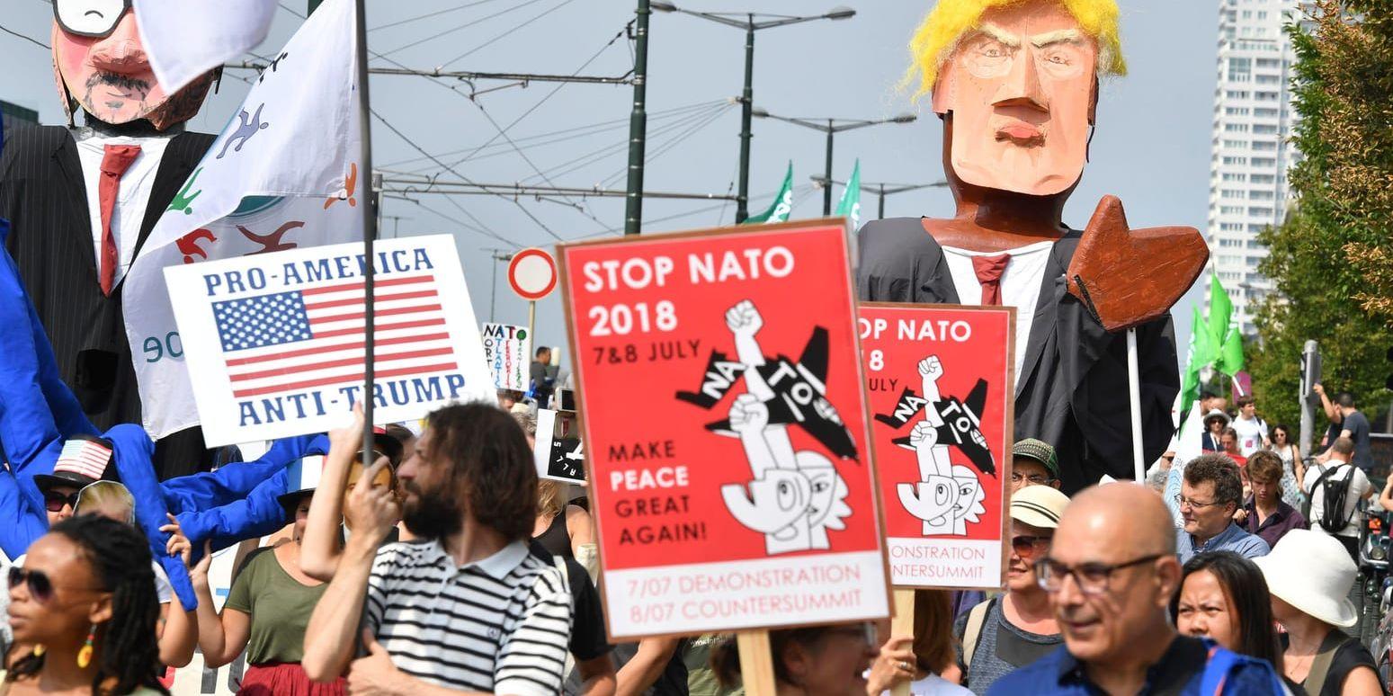 "Stoppa Nato", manade demonstranter i Bryssel vid en protest förra helgen inför veckans Nato-toppmöte. Arkivfoto.
