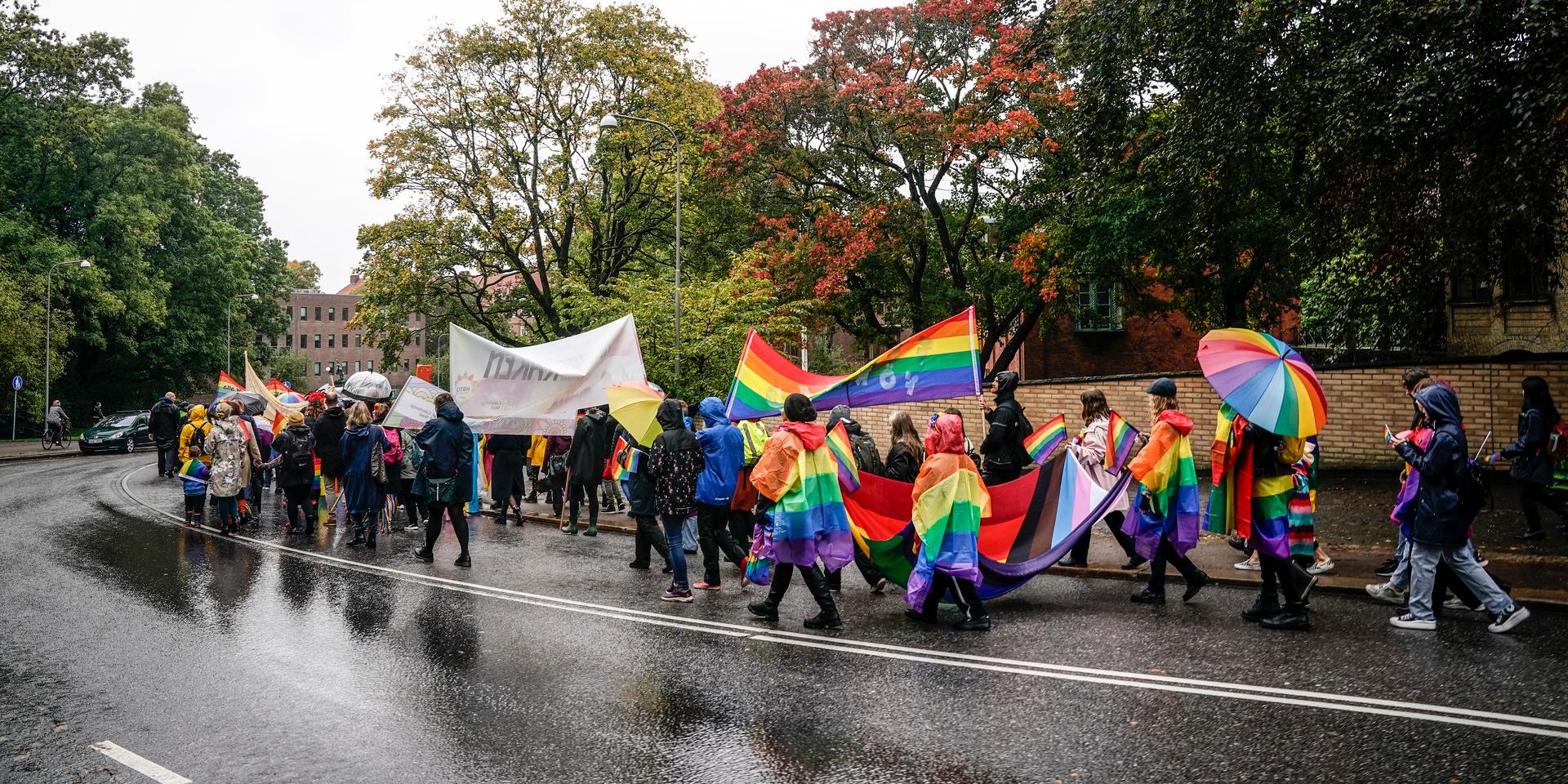 Prideparad under West Pride 2021. En liberal demokrati respekterar mänskliga rättigheter, menar Centerpartiet.