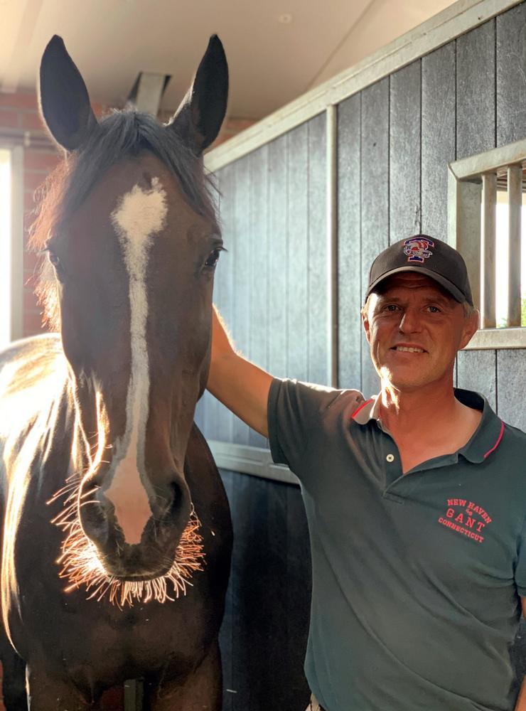 Kristian Johannessons främsta merit är att han blev holländsk mästare i hoppning 2005. Nu har han 17 hästar i träning.