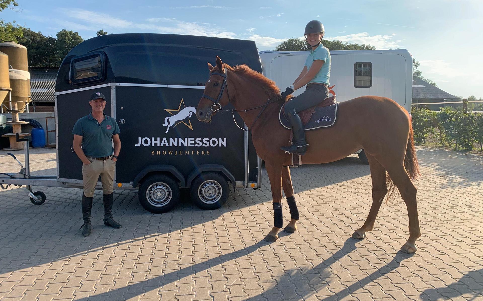”Johannesson Showjumpers”, med Kristian Johannesson och flickvännen Dafne Helthuis (på hästen) i spetsen, har basen utanför Hengelo.