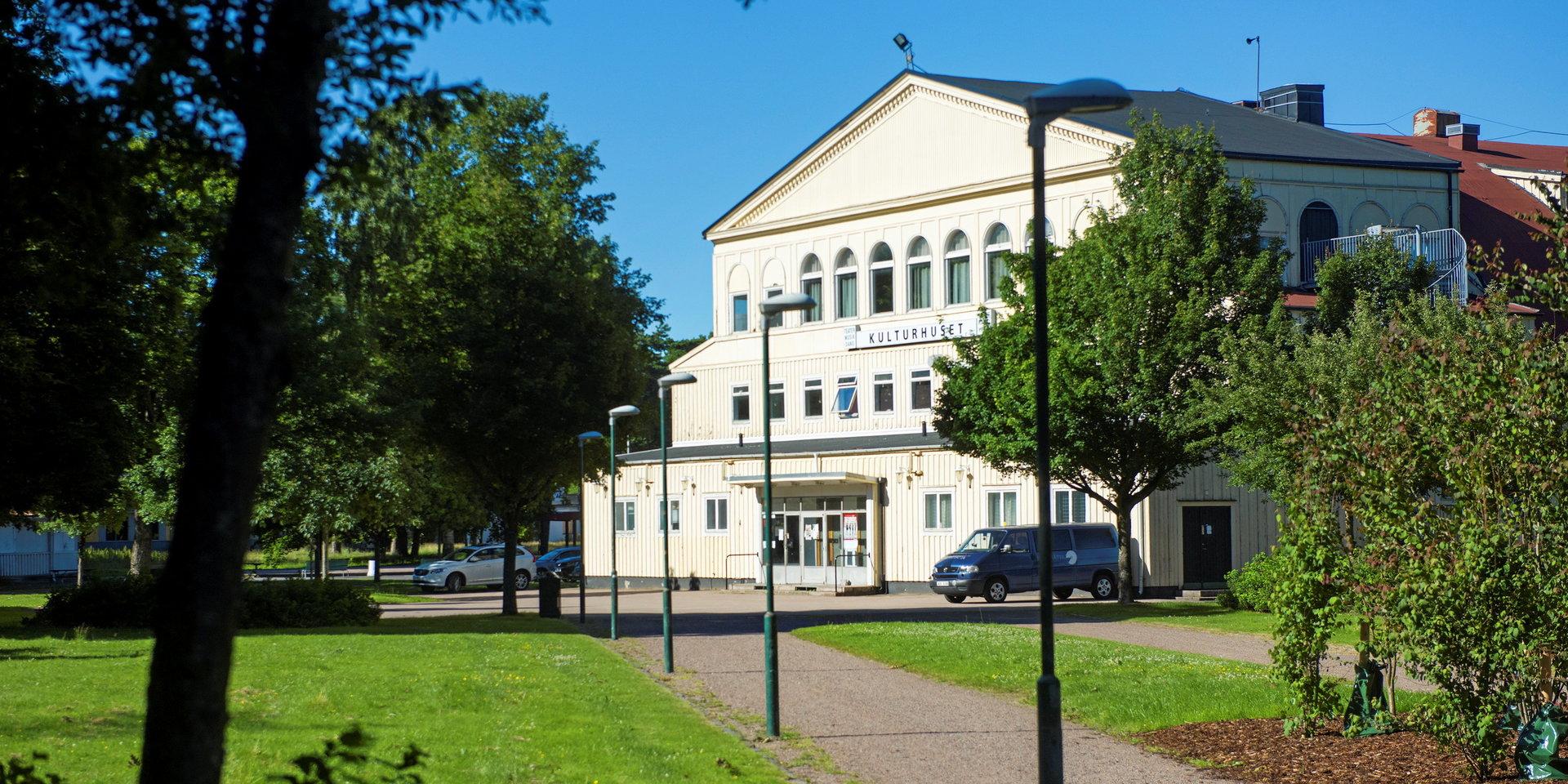 Kulturhuset i Folkparken i Halmstad. Beslut har tagits som innebär att byggnaden kan rivas.