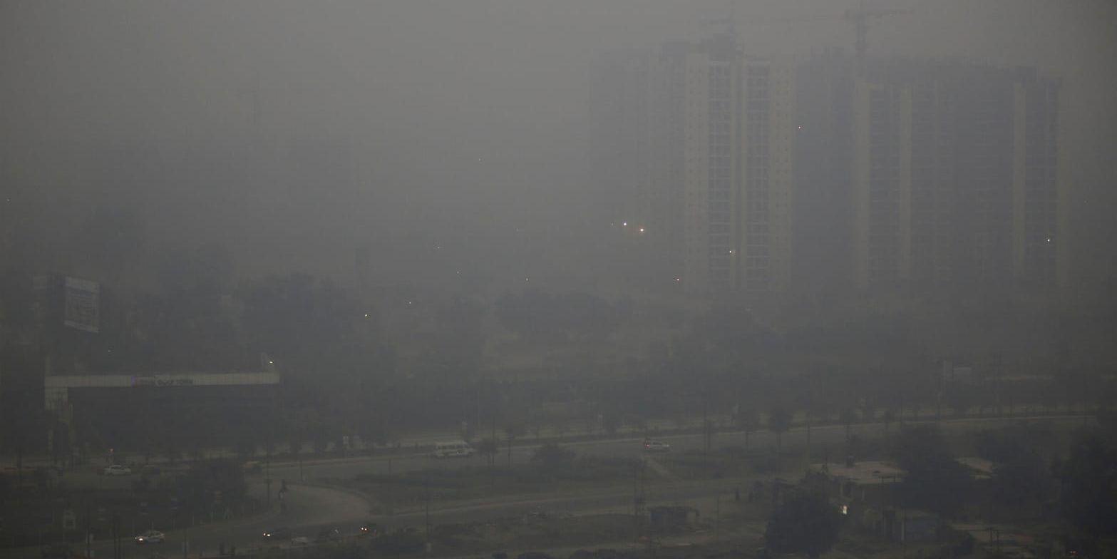 Smog i Indiens huvudstad New Delhi i oktober i fjol. Arkivbild.