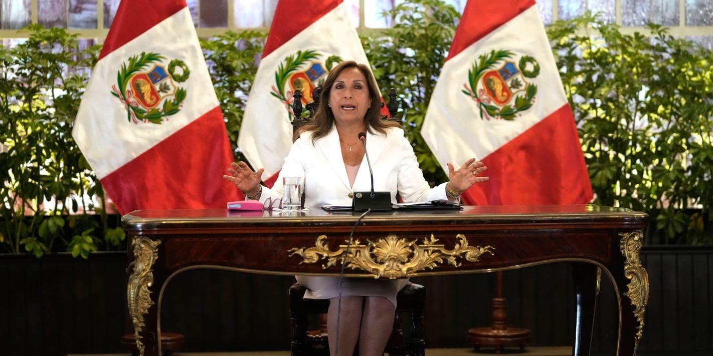 Perus president Dina Boluarte under tisdagens pressträff.