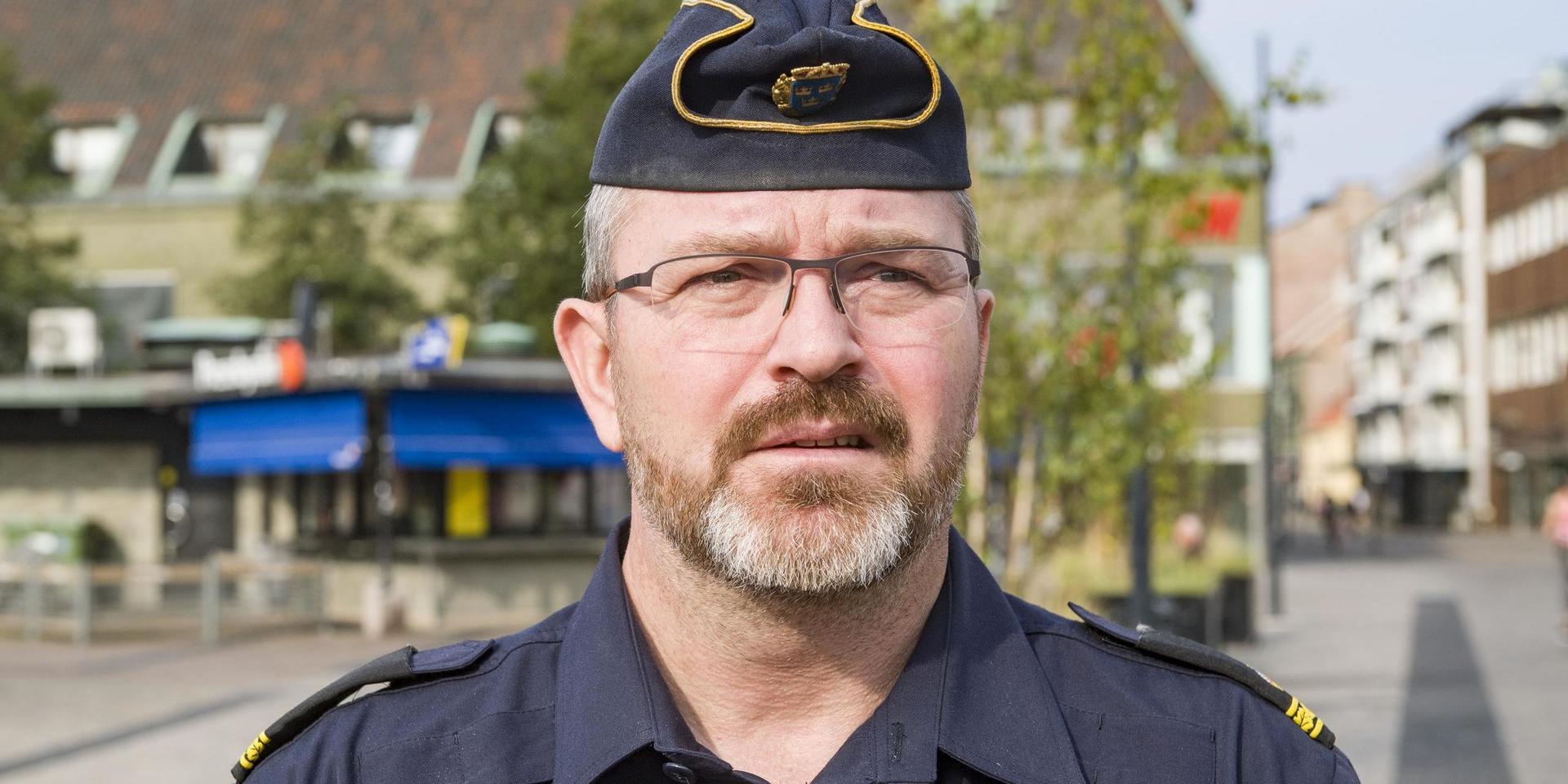 Kommunpolis Kenneth Mattsson säger att situationen på Brogatan mellan Karl XI:s väg och Fridhemsparken är oförändrad jämfört med i somras.