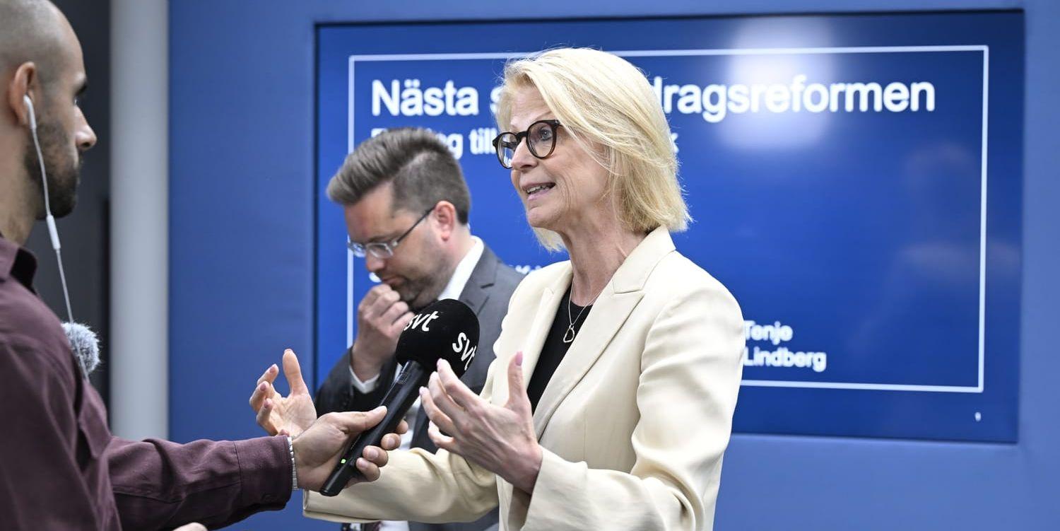 Arbetslinjen. Finansminister Elisabeth Svantesson (M) meddelade häromdagen om att regeringen tillsatt en utredning om att bland annat införa bidragstak.