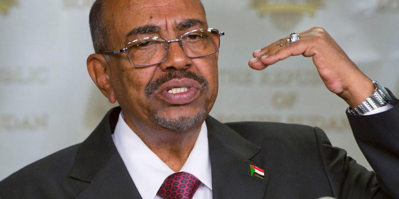 Sudans president Omar al-Bashir. Nu drar USA ner på flera av sanktionerna mot Sudan. Arkivbild.