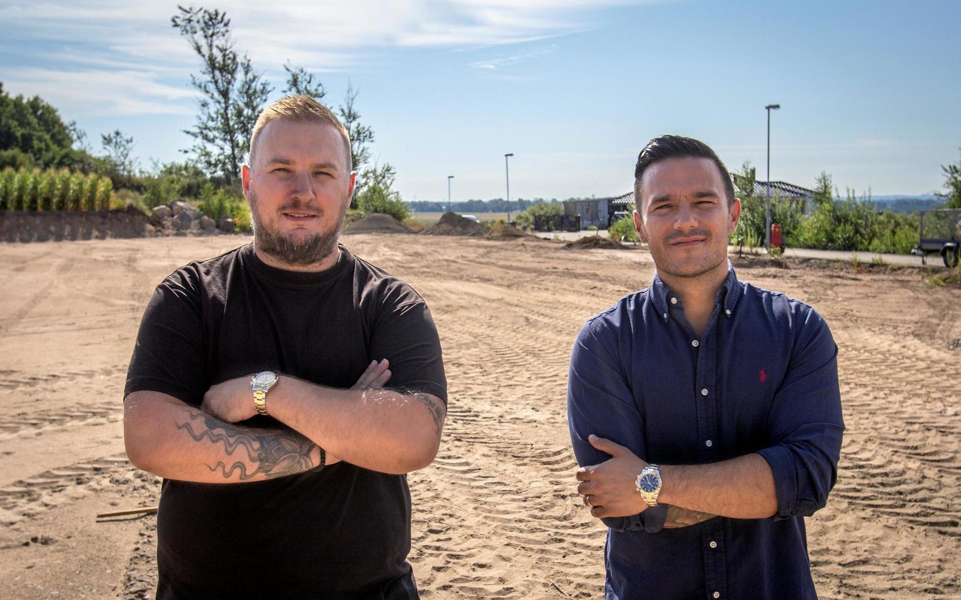 Dejan Lingajic och Bojan Lengajic ska bygga hyreshus med 20 lägenheter på Söderläget i Lilla Tjärby. Nu är de nominerade till Årets entreprenör.