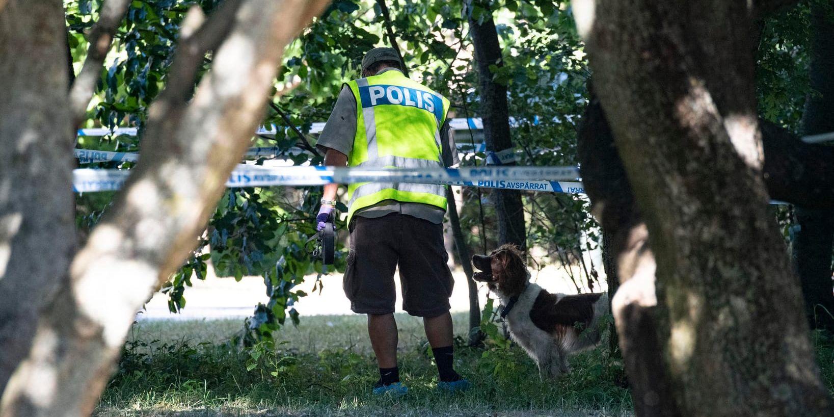 En 24-årig man sköts till döds och en man i 30-årsåldern fick livshotande skador vid en skjutning i Nydalaparken i Malmö förra sommaren. En 23-årig man döms nu till livstid för mord och mordförsök. Arkivbild.