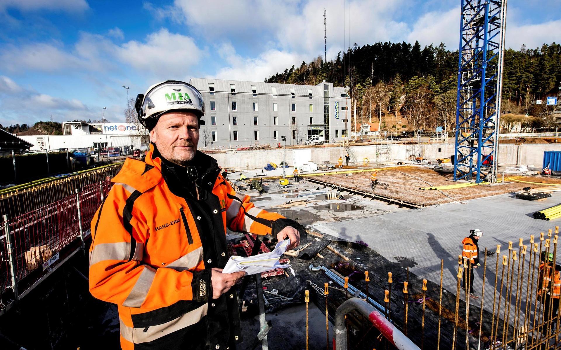 Hans-Eric Lerbäcka är arbetsledare på MTA-Bygg och arbetar med betongstommen till Gekås nya hotell. 