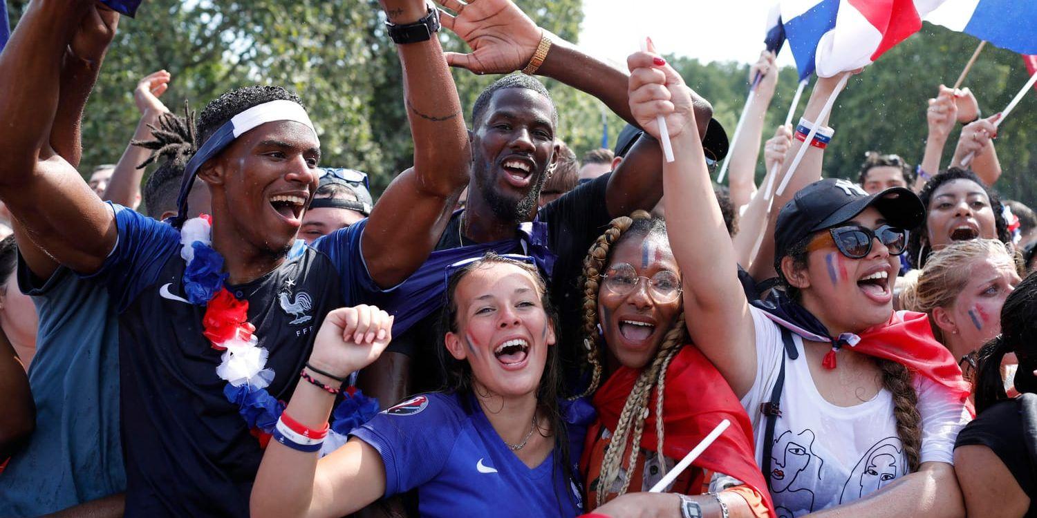 Miljontals fransmän firade VM-guldet på gator och torg hemma i Frankrike.