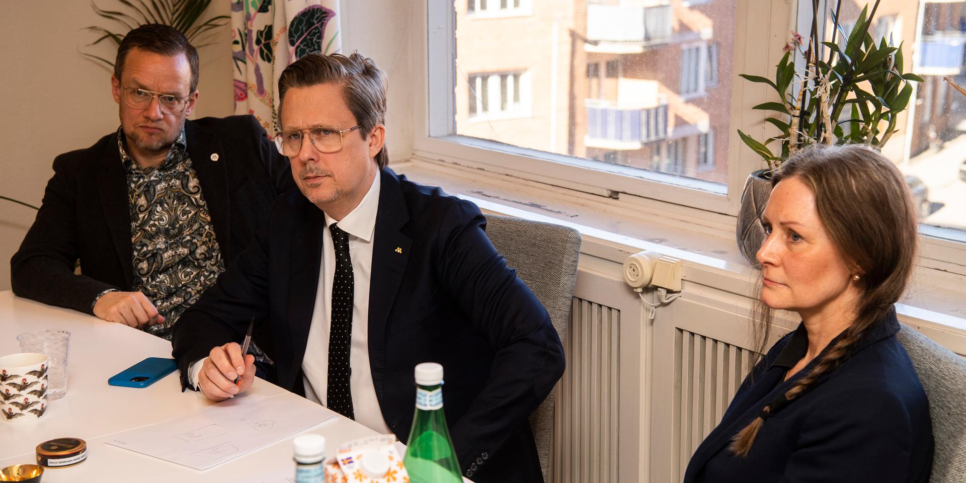 Robert Lindell, Niclas Jansson och Josefin Green anser att den nuvarande M-ledningen i Halmstad kör med ”management by fear” och lockas därför av att Hjärta för Halmstad vill motverka fulspel inom politiken.