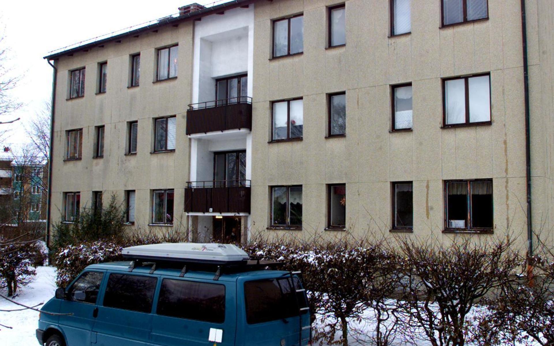 Det var i en lägenhet i det här huset på Söderlingsvägen som den 22-årige Marcus Norén blev knivhuggen och strypt.