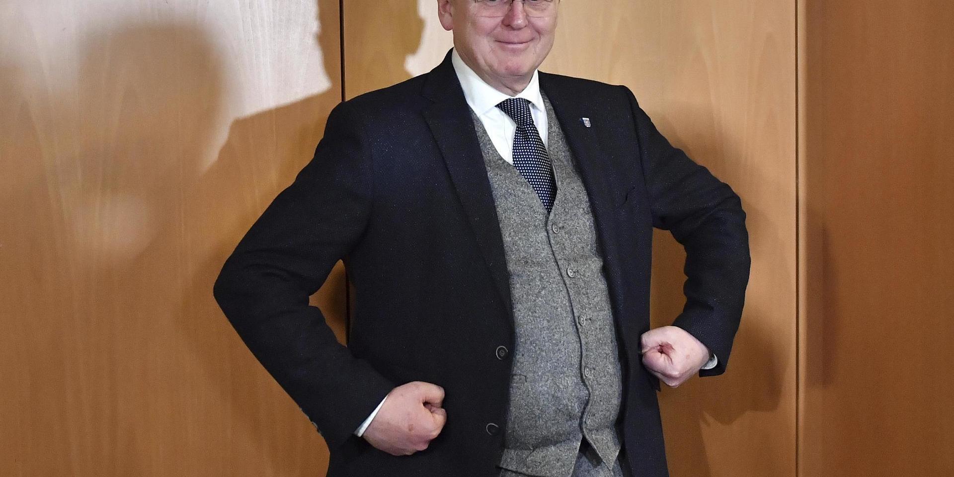Vänstermannen Bodo Ramelow ser ut att få nytt förtroende som regeringschef i Thüringen, när CDU väljer ny väg. Här ler han, en stund före tillkännagivandet av en bred kompromiss mellan flera partier.