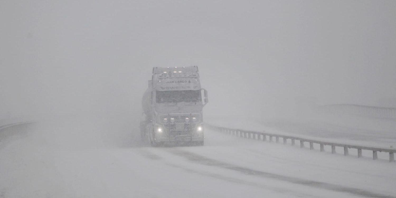 Stora mängder snö och hårda vindar kan skapa problem i Norrbottens inland. Arkivbild.