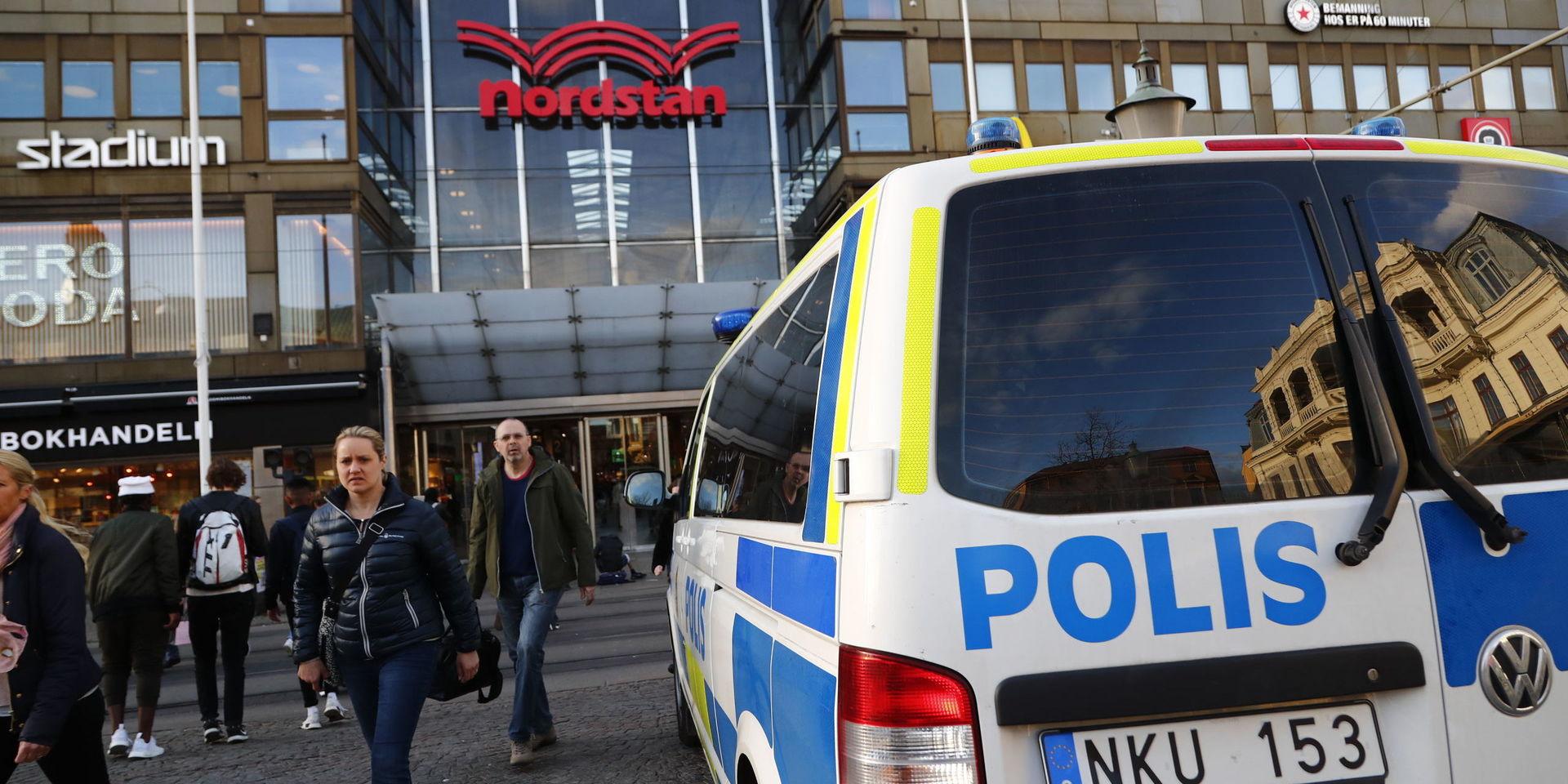 En 19-årig som blev knivhuggen inne på köpcentrumet Nordstan i Göteborg har avlidit. Arkivbild.