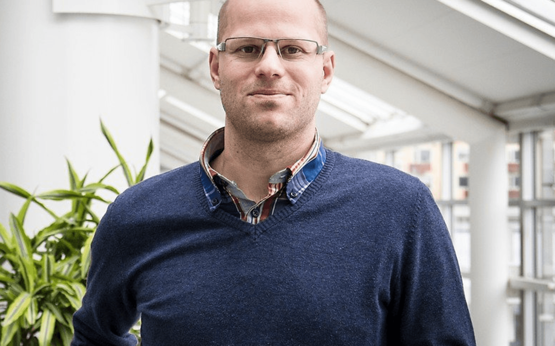 Jens Nygren är professor i hälsoinnovation vid Högskolan i Halmstad och programchef för fokusområdet Hälsoinnovation. 