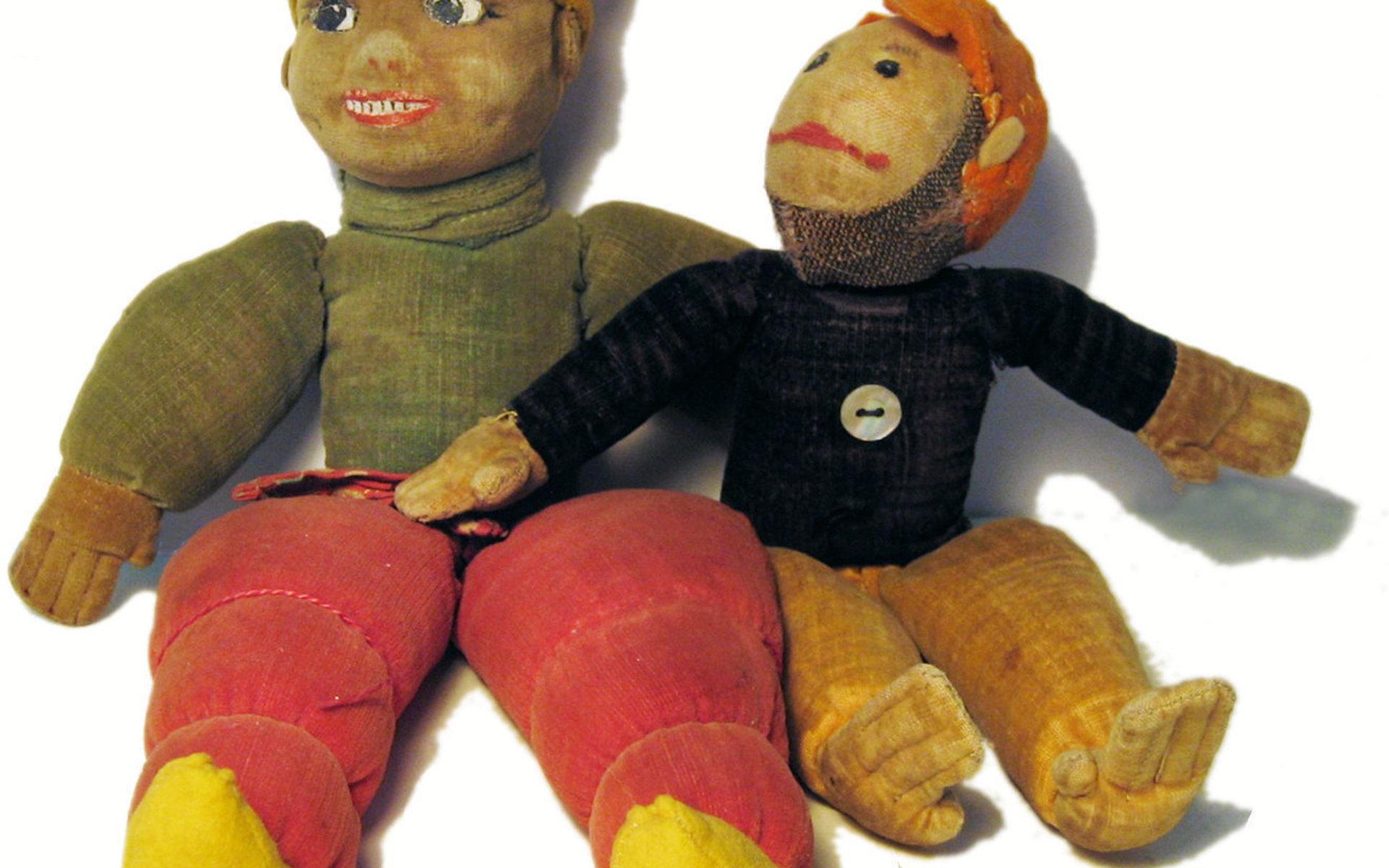 Två dockor från barndomen är leksaker som följt Bo Wickström genom livet. 