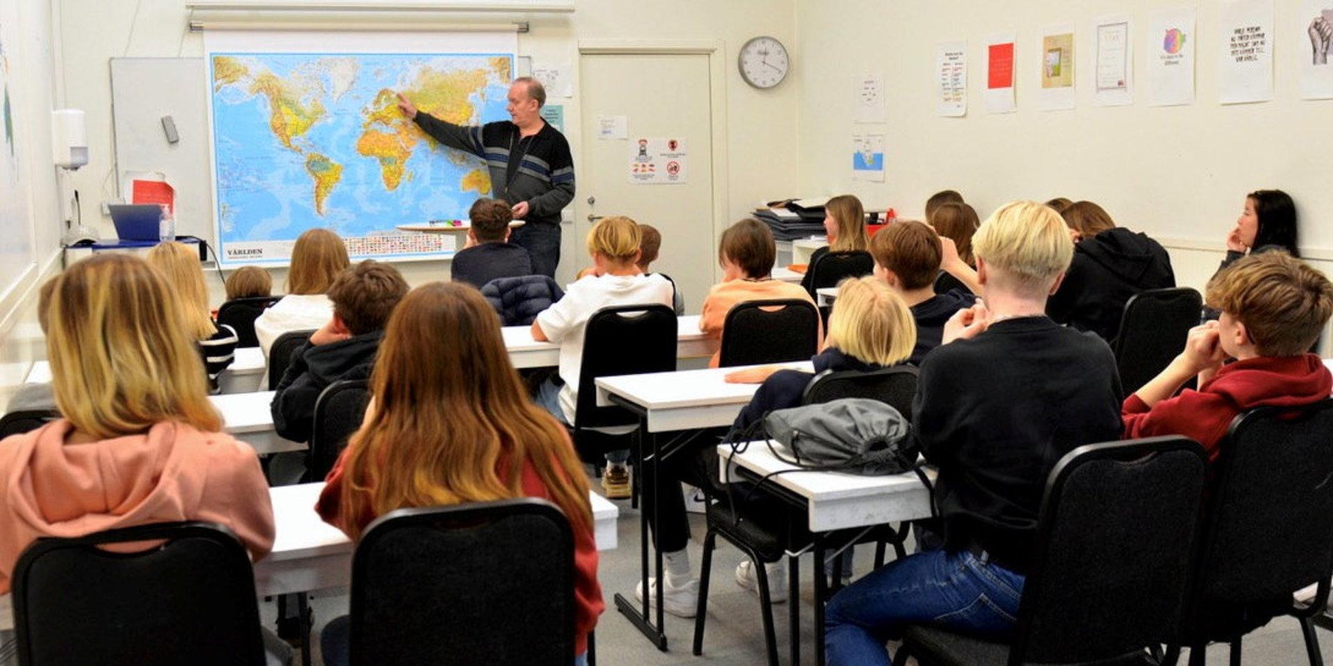 ”I Sverige har vi ett skolsystem där alla elever och deras föräldrar har rätten att välja en skola med goda resultat oavsett vem man är. Vi har dock problem med skolvalssystemet.”