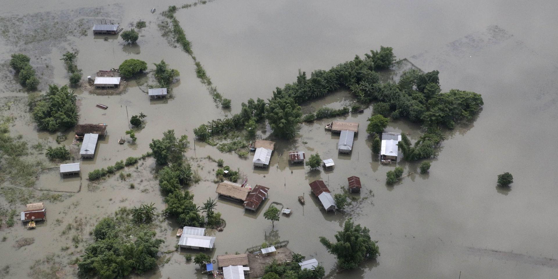 En flygbild över en översvämmad ö i Assam, Indien tidigare i juli. Översvämningar har drabbat flera länder i regionen.