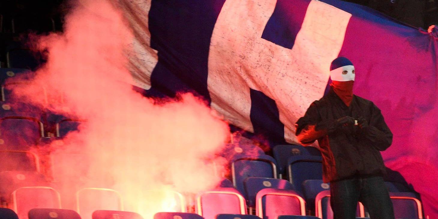 Matchen fick avbrytas på grund av brand på läktaren. Hertha Berlin vann över Hansa Rostock efter att matchen senare återupptagits.
