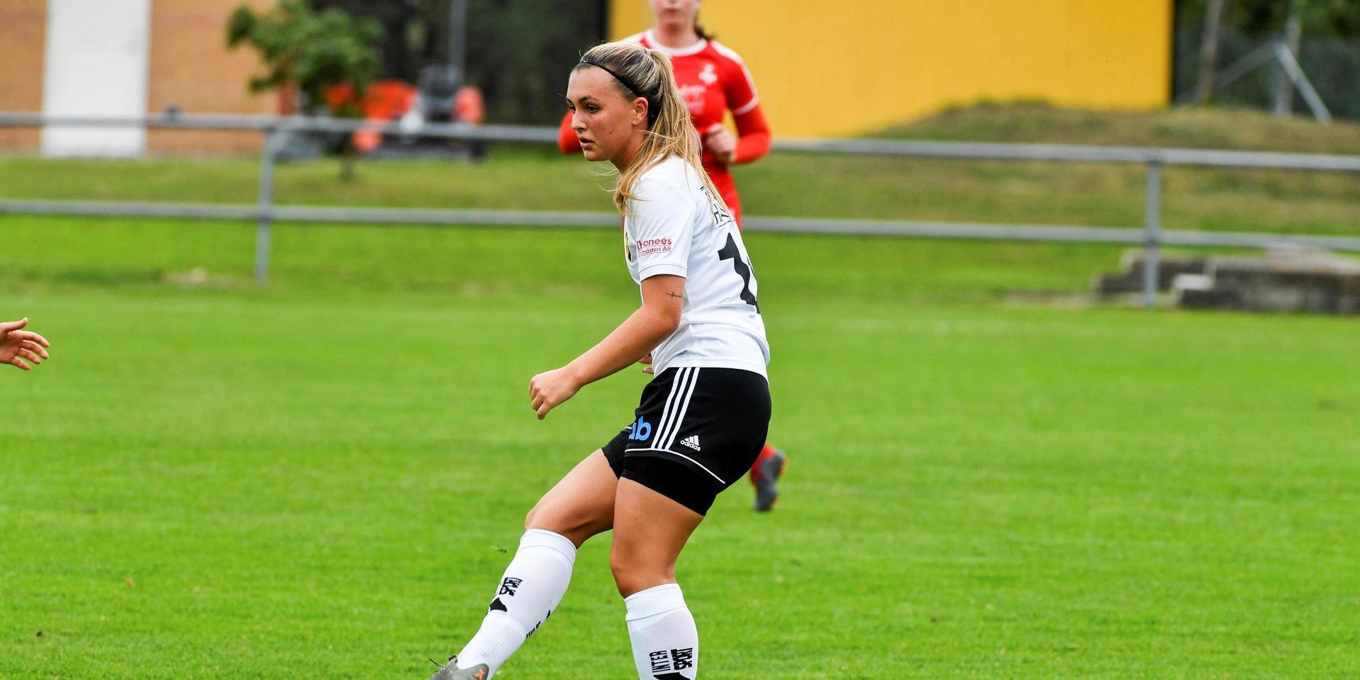 Isabelle Axeldal gjorde två mål för Laholm i division 1-epilogen.