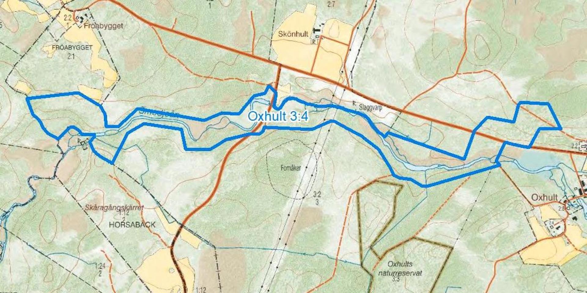 Länsstyrelsen vill göra området som omringas av blå heldragen linje på ovanstående karta till naturreservat. Området är 33 hektar stort och börjar cirka fyra kilometer väster om Hishult. Det nya reservatet följer Smedjeån nedströms ett par kilometer.