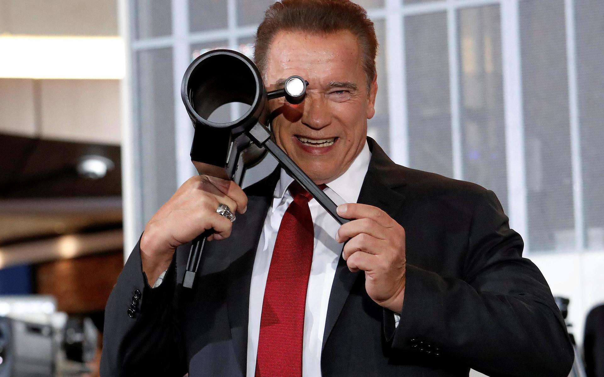 Arnold Schwarzenegger gav Viktor goda råd när de lärde känna varandra på Gold’s Gym nära Venice Beach.
