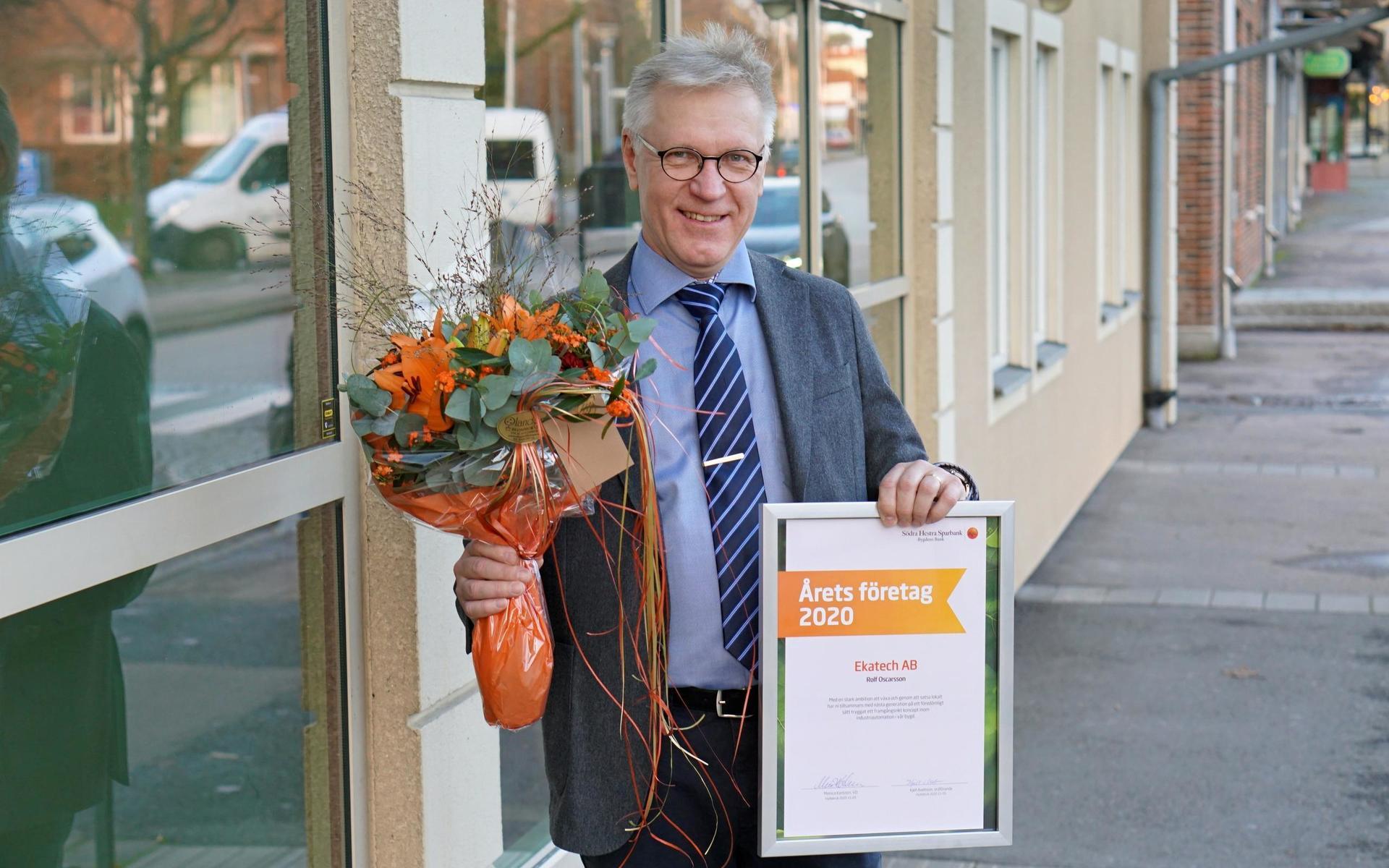 Varje år utser Södra Hestra sparbank årets företagare i bygden. I år gick priset till Rolf Oscarsson, ägare till företaget Ekatech AB i Smålandsstenar.