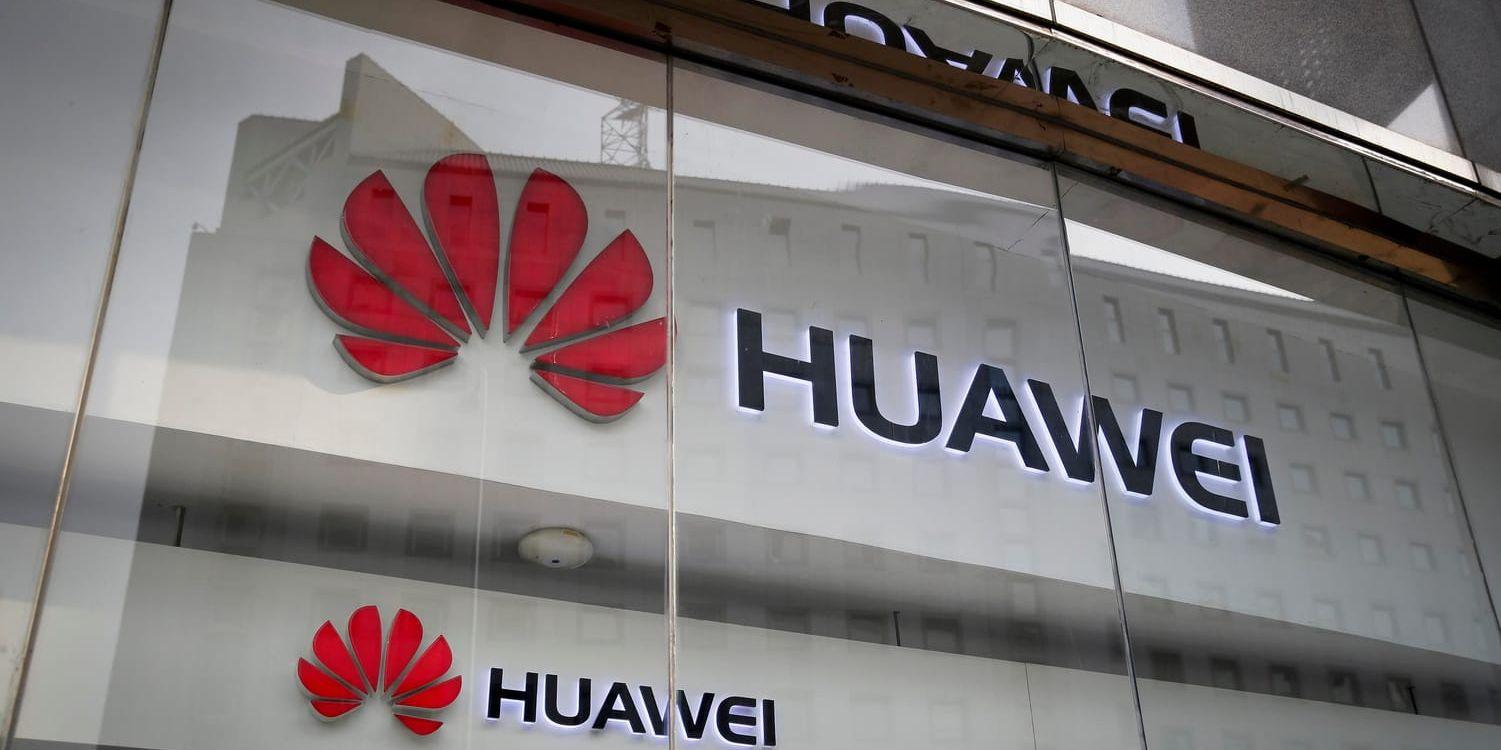 Kinesiska teknikjätten Huawei kan delvis stoppas i Storbritannien.