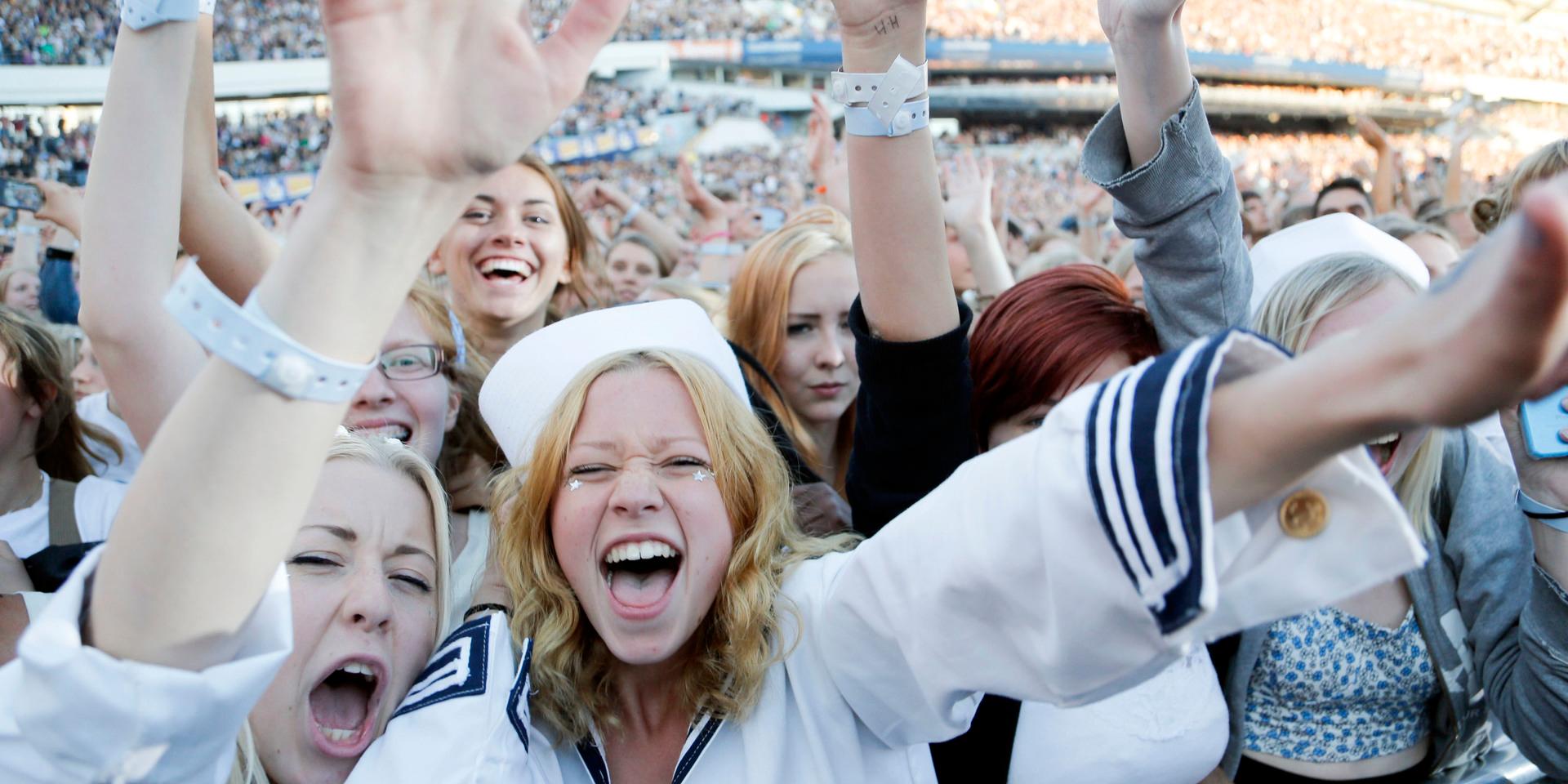 Glada fans under Håkan Hellströms konsert på Ullevi 2014.