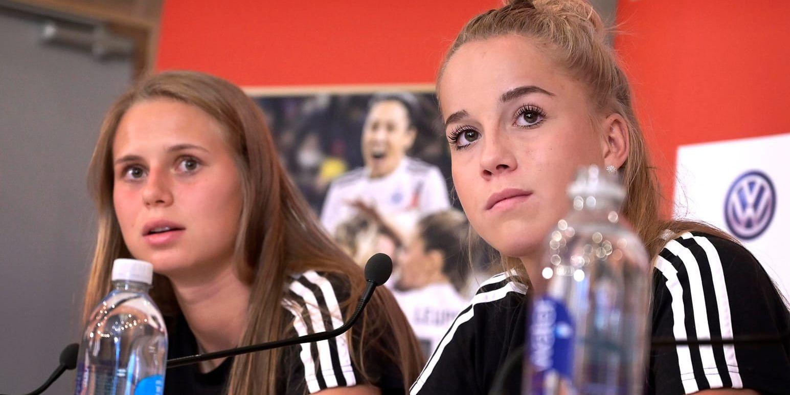 Tysklands tonårsstjärnor Klara Bühl, vänster, och Giulia Gwinn tycker inte att mästerskapshistorien mot Sverige spelar någon roll.
