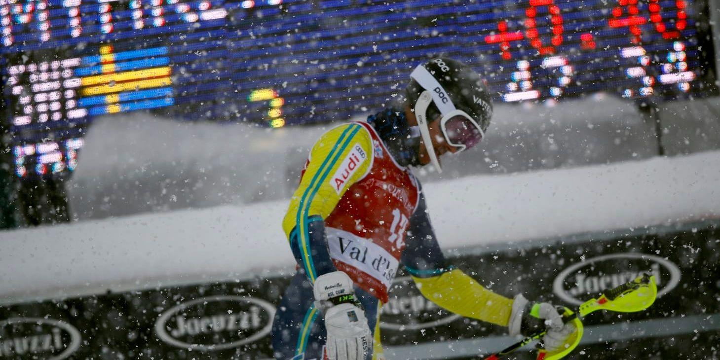 Andre Myhrer lyckades i ymnigt snöfall i Val d'Isère bli trea i slalom.