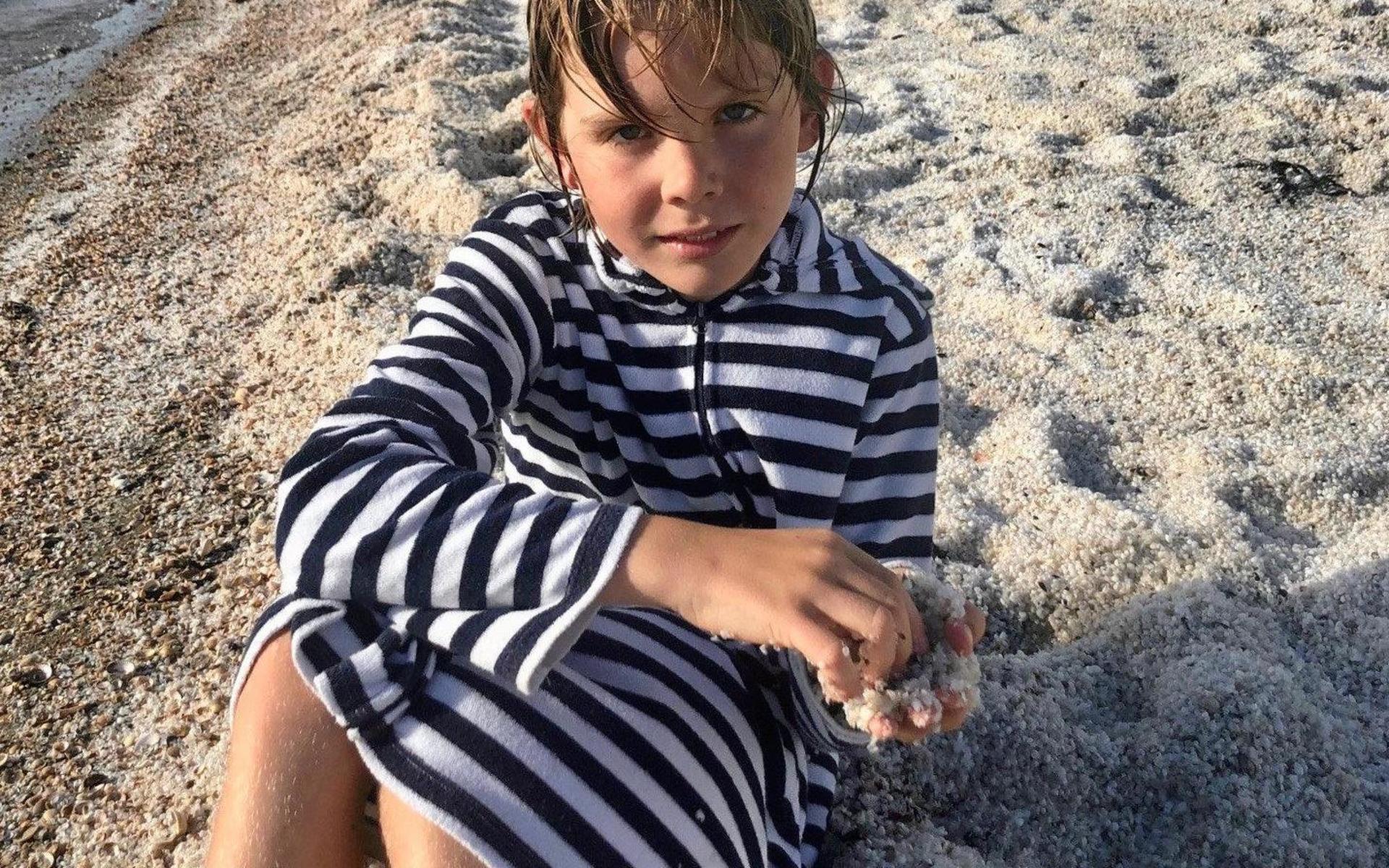 Conrad Larsson, 10 år, hörde av sig till tidningen om musselskalen som flutit iland i Ugglarp.