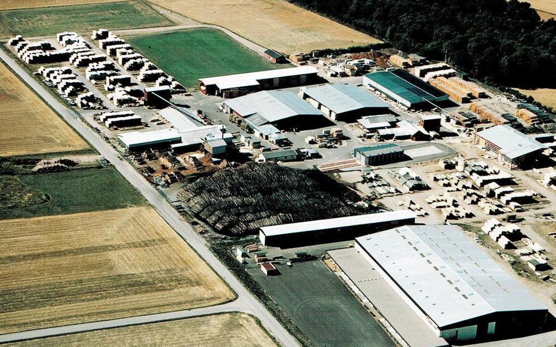 Flygfoto över industrianläggningen i Derome 1976.